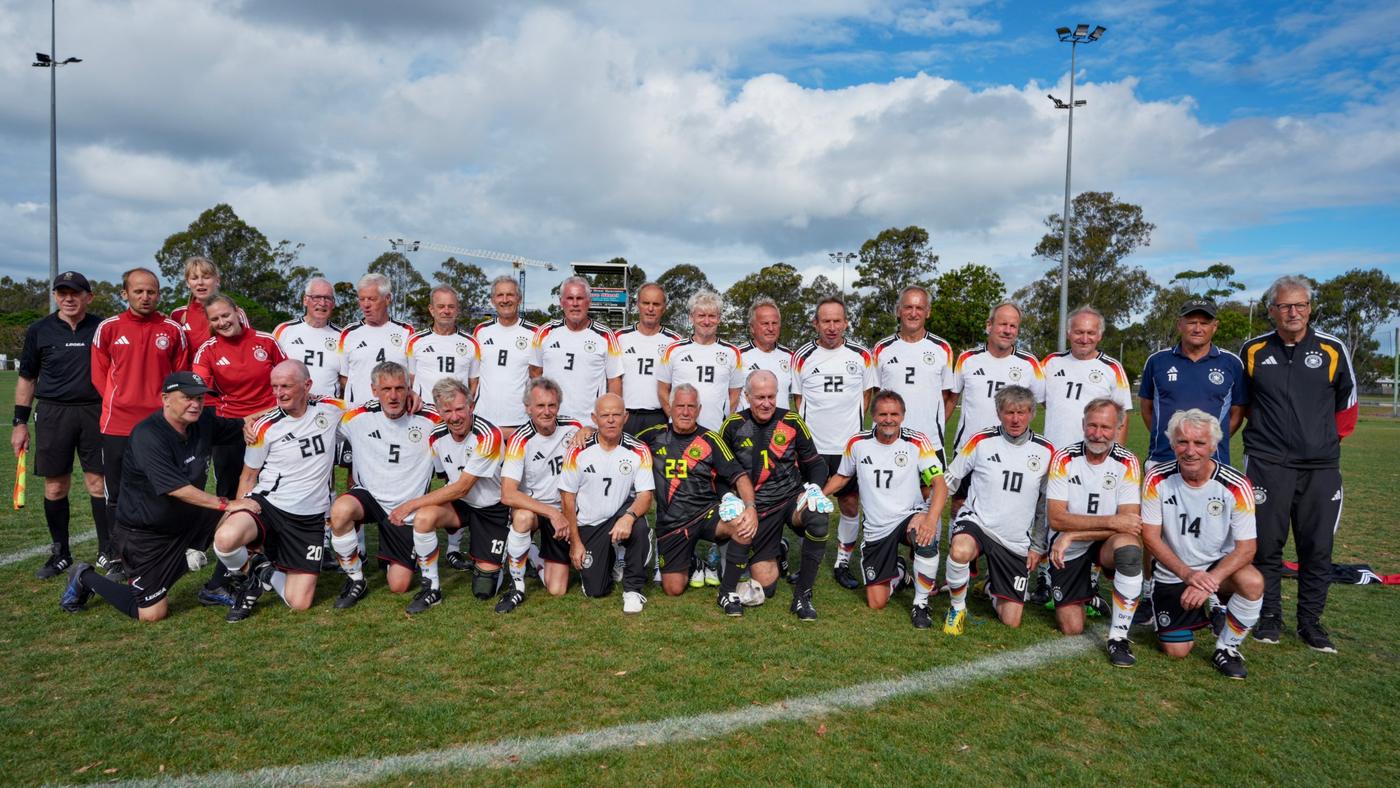 Team Germany 70+ bei der Weltmeisterschaft 2026 in Cleveland, Australien &ndash; Mannschaftsfoto mit Trainerteam und Schiedsrichtern